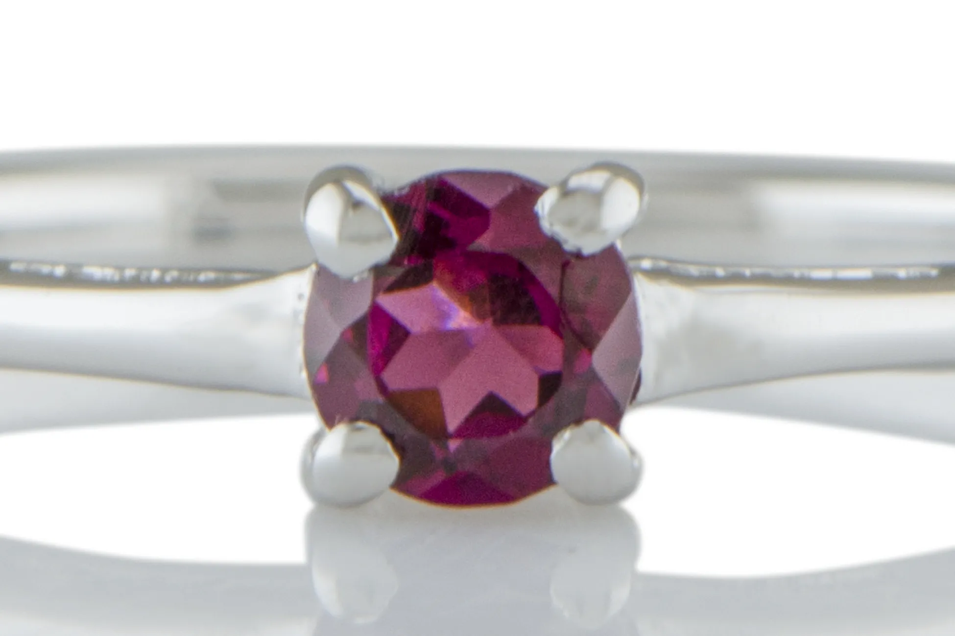 Сребърен Пръстен с Гранат